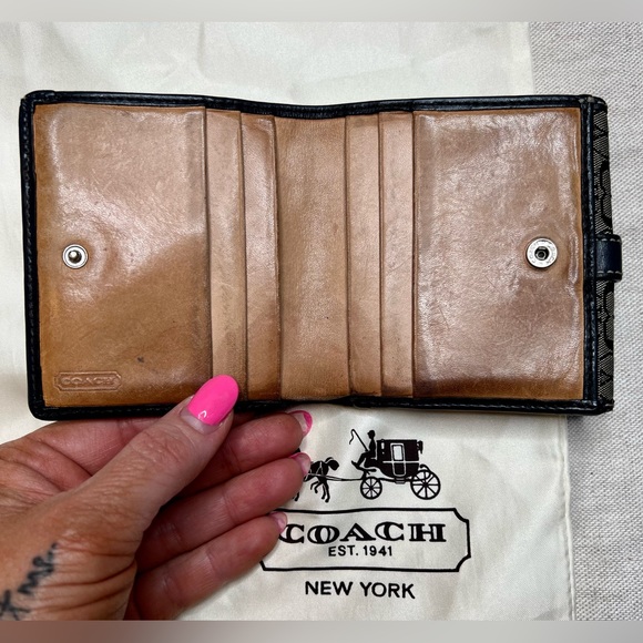 COACH wallet - Picture 4 of 5